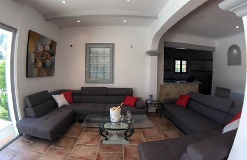 Puget-sur-Argens Villa | 310 m² Villa ∙ 9 bedrooms ∙ 18 guests