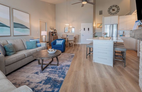 Delavan Lake Condo | 313 - 2 Bed/2 Bath Lake View Condo Suite