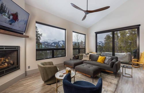 Baldy Mountain House | 315 m² House ∙ 4 bedrooms ∙ 10 guests