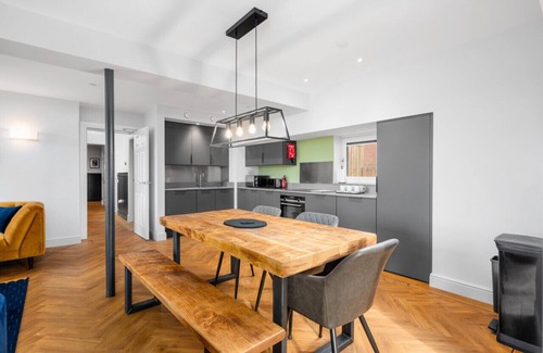 Dunfermline Apartment | 316 Reid's Corner - by StayDunfermline