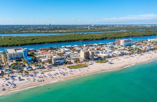 Hollywood Apartment | 316 Seascape Unit 2