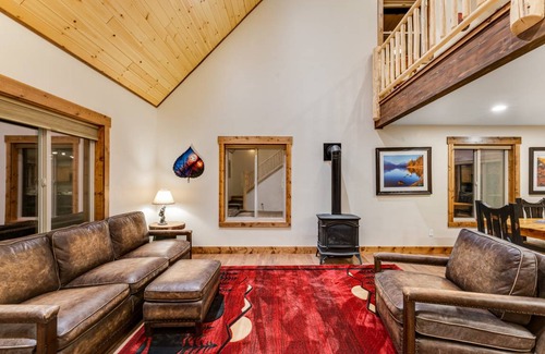 Bigfork Cabin | 319 m² Cabin ∙ 4 bedrooms ∙ 12 guests