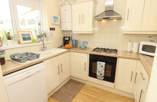 Southbourne Cottage | 32 Cranleigh Close
