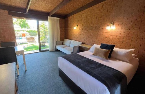 Alexandra Hotel | 32 m² Motel ∙ 4 guests
