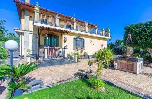 Fiumefreddo di Sicilia House | 320 m² House ∙ 4 bedrooms ∙ 10 guests