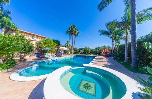 Fiumefreddo di Sicilia House | 320 m² House ∙ 4 bedrooms ∙ 10 guests