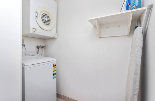 East Perth Apartment | 321 Heavenly Hay Sleeps 4 2BR Pool+Gym