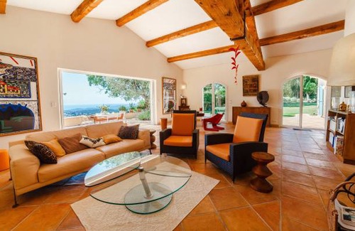 Vence Villa | 3230 ft² Villa