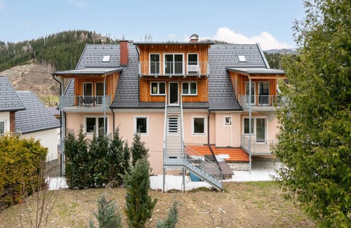 Moederbrugg Apartment | 325 m² Apartment ∙ 8 bedrooms ∙ 23 guests