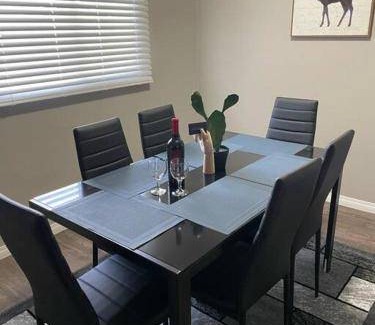 Camrose House | 325 m² House ∙ 2 bedrooms ∙ 4 guests