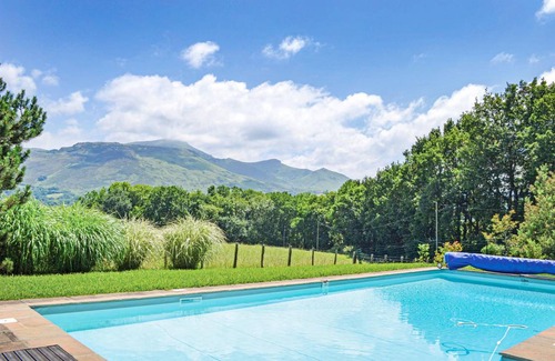 Ascain House | 330 m² House ∙ 5 bedrooms ∙ 10 guests