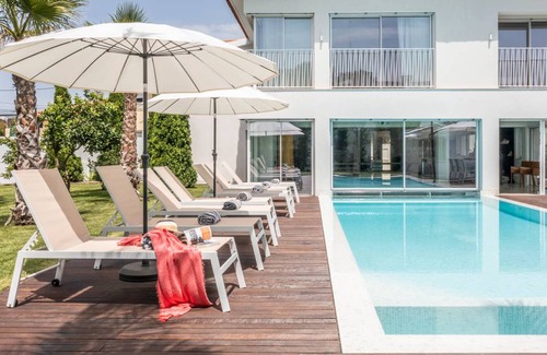 Corroios Villa | 330 m² Villa ∙ 7 bedrooms ∙ 14 guests