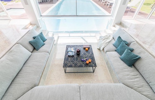 Corroios Villa | 330 m² Villa ∙ 7 bedrooms ∙ 14 guests
