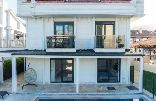 Icmeler City Center Villa | 335 m² Villa ∙ 4 bedrooms ∙ 9 guests