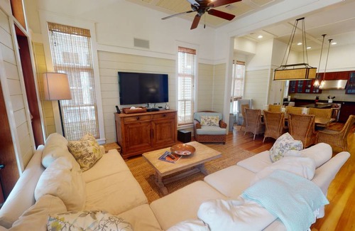 Beach District House | 339 m² House ∙ 6 bedrooms ∙ 14 guests