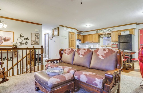 California House | 34 Mi to Ark Encounter: Kentucky Family Farmhouse