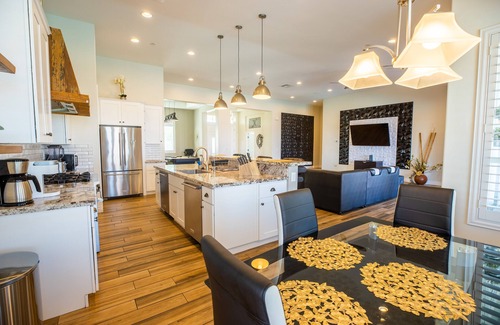 Foothills House | 3400 SqFt House W/40Ft Heatable Pool/Spa- Strip View