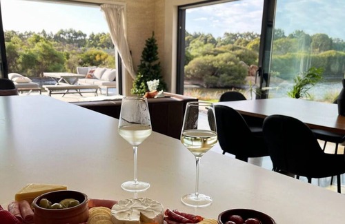 Wilyabrup House | 346 m² House ∙ 4 bedrooms ∙ 8 guests