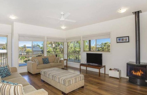 Mollymook Beach House | 350 m² House ∙ 5 bedrooms ∙ 10 guests