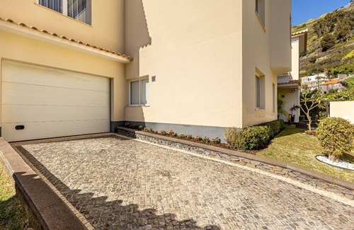 Arco da Calheta House | 350 m² House ∙ 5 bedrooms ∙ 16 guests