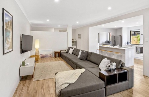 Dunsborough House | 350 m² House ∙ 4 bedrooms ∙ 8 guests