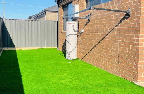 Melton South House | 350 m² House ∙ 4 bedrooms ∙ 8 guests