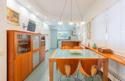 Palleja House | 350 m² House ∙ 4 bedrooms ∙ 8 guests