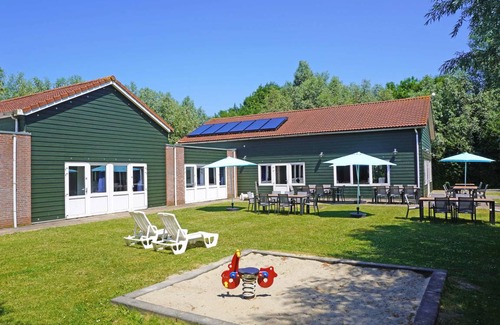 Brouwershaven House | 350 m² House ∙ 9 bedrooms ∙ 36 guests
