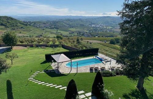 Costigliole d'Asti Villa | 350 m² Villa ∙ 4 bedrooms ∙ 12 guests