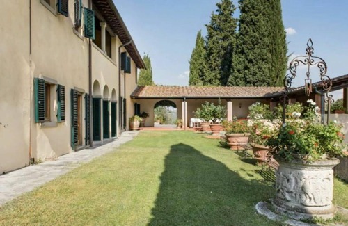 Lastra a Signa Villa | 350 m² Villa ∙ 6 bedrooms ∙ 10 guests