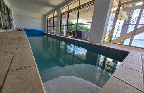 Mannering Park House | 354 m² House ∙ 4 bedrooms ∙ 9 guests