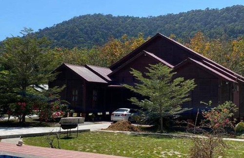 Kuala Teriang Resort | 354 m² Resort ∙ 5 bedrooms ∙ 127 guests