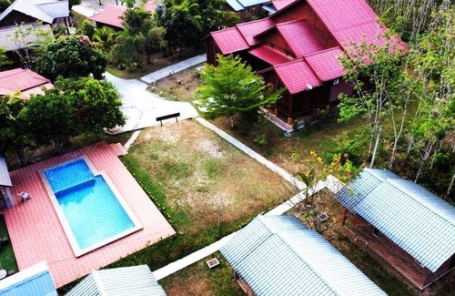 Kuala Teriang Resort | 354 m² Resort ∙ 5 bedrooms ∙ 127 guests