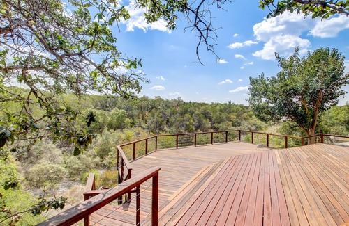 Volente House | 358 m² House ∙ 5 bedrooms ∙ 12 guests