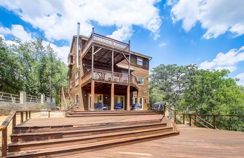 Volente House | 358 m² House ∙ 5 bedrooms ∙ 12 guests