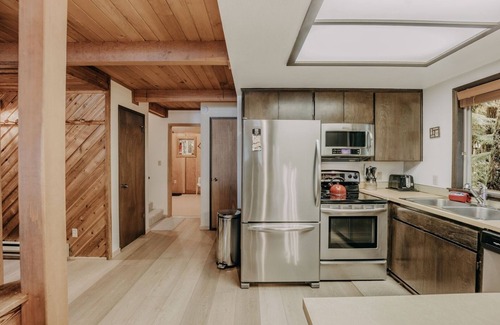 Glacier Cabin | 35SL - WIFI - A/C - Pets Ok - Fireplace - Sleeps 6 by RedAwning