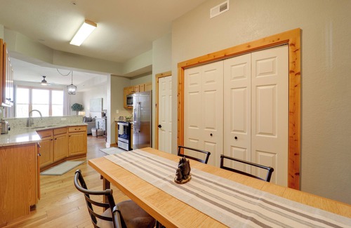 Mountain Air Apartment | 36 Mi to Asheville: Mtn-view Home in Burnsville!