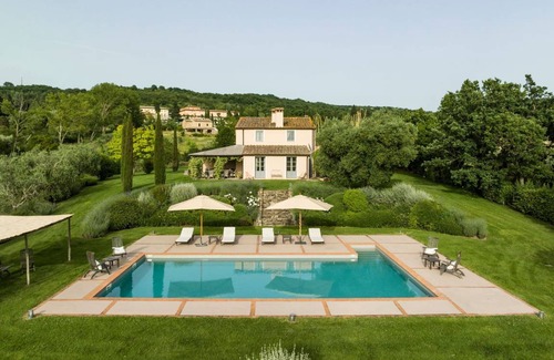San Casciano dei Bagni Villa | 360 m² Villa ∙ 7 bedrooms ∙ 13 guests