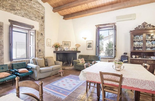 Rossano House | 360 m² Maisonette ∙ 8 bedrooms ∙ 18 guests