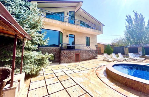 Yerevan Villa | 360 m² Villa ∙ 4 bedrooms ∙ 7 guests