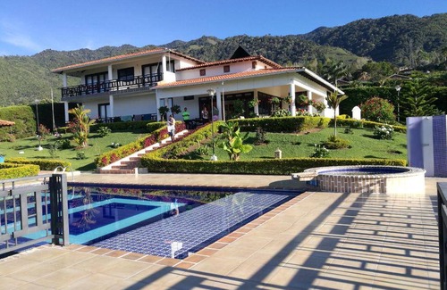Calima House | 3600 m² House ∙ 6 bedrooms ∙ 12 guests
