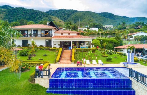 Calima House | 3600 m² House ∙ 6 bedrooms ∙ 12 guests