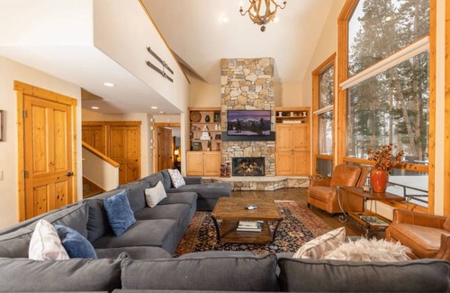 The Highlands House | 361 m² House ∙ 5 bedrooms ∙ 12 guests