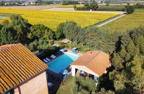 Latignano House | 365 m² Farmhouse ∙ 24 guests