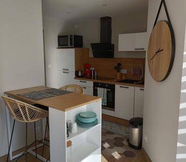 Arpajon-sur-Cere Apartment | 37 m² Apartment ∙ 1 bedroom ∙ 2 guests