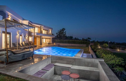 Filerimos House | 370 m² House ∙ 4 bedrooms ∙ 12 guests