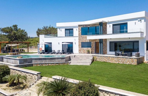 Filerimos House | 370 m² House ∙ 4 bedrooms ∙ 12 guests