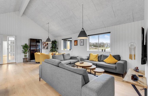 Mommark Strand House | 375 m² House ∙ 12 bedrooms ∙ 30 guests