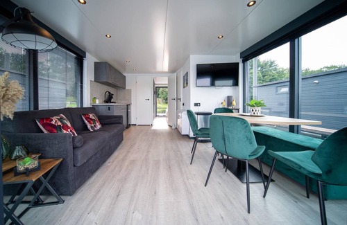 Middelaar Boat Rental | 38 m² Houseboat ∙ 2 bedrooms ∙ 4 guests