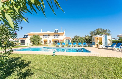 Figueiral Villa | 380 m² Villa ∙ 8 bedrooms ∙ 16 guests
